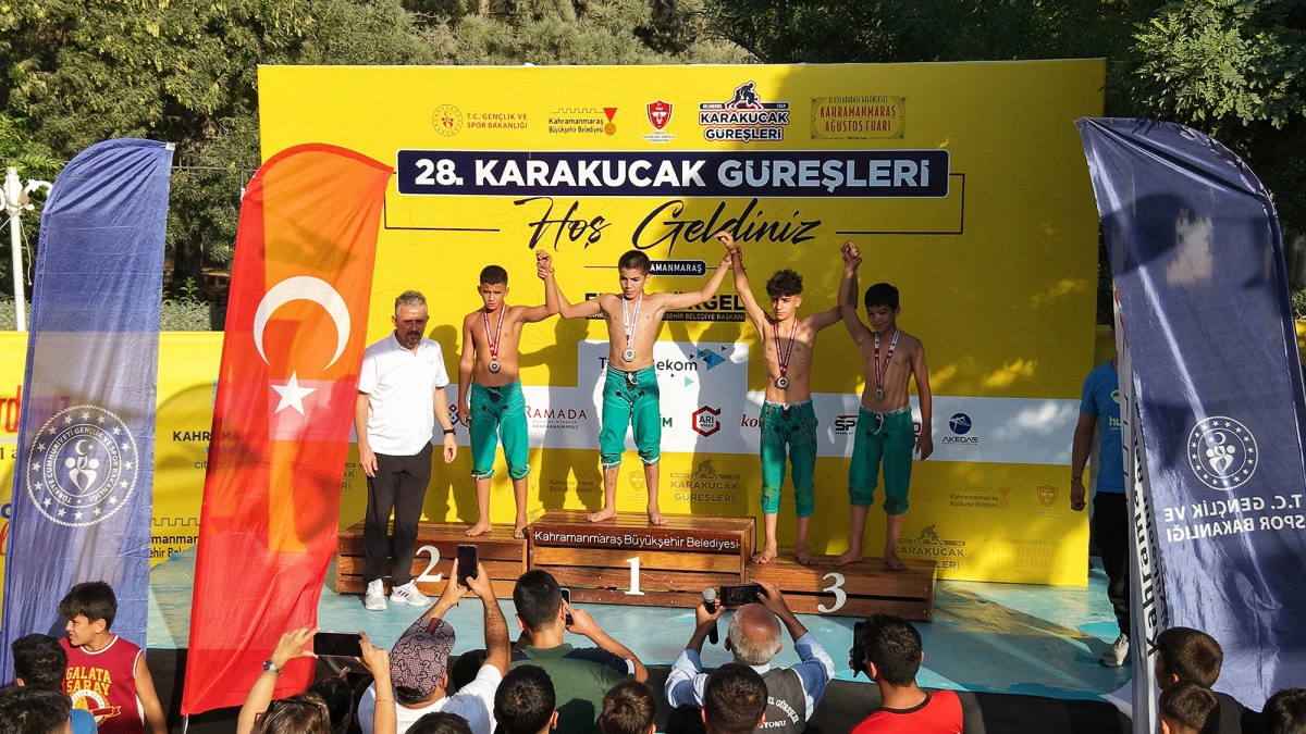 26 Yıllık Hasret Er Meydanında Son Buldu; Pehlivanlar &Ouml;d&uuml;llerine Kavuştu!