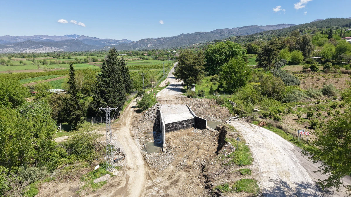 Andırın&rsquo;da 5 Mahalleye Ulaşım Sağlayan K&ouml;pr&uuml; Menfezde Sona Gelindi!