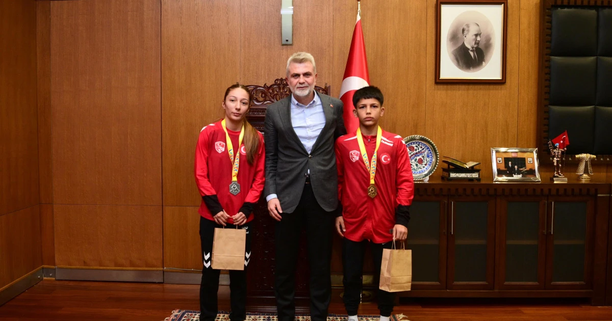 Başkan G&ouml;rgel, Balkan Şampiyonu Gen&ccedil; G&uuml;reş&ccedil;ileri Ağırladı!