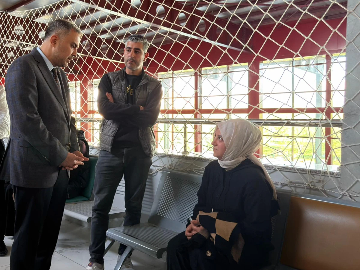 Başkan Hanifi Toptaş, okul saldırısında yaralanan &ouml;ğrenciler ve ailelerini ziyaret etti!