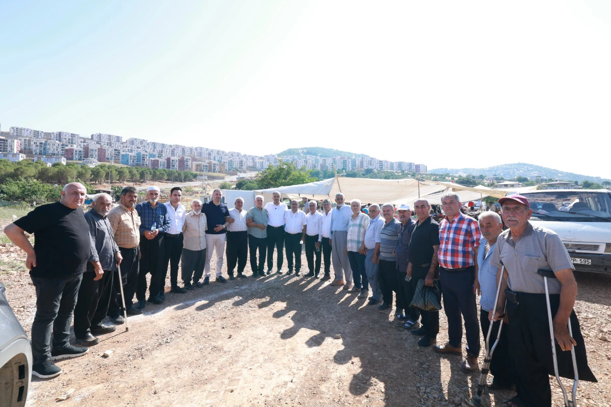 Başkan Toptaş, D&ouml;n&uuml;kl&uuml; Mahallesi sakinleriyle aşure sofrasında buluştu!