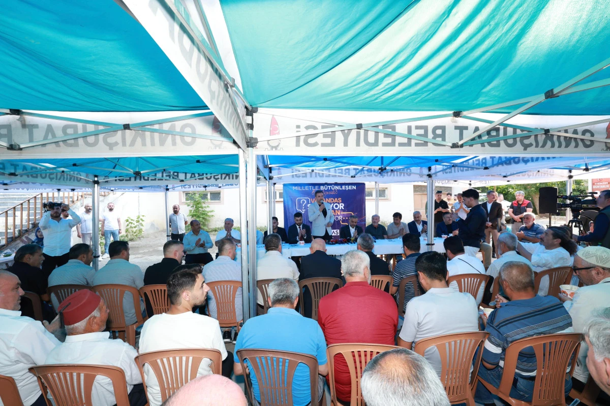 Başkan Toptaş &ouml;nce aşure dağıttı, sonra vatandaşların sorularını yanıtladı!