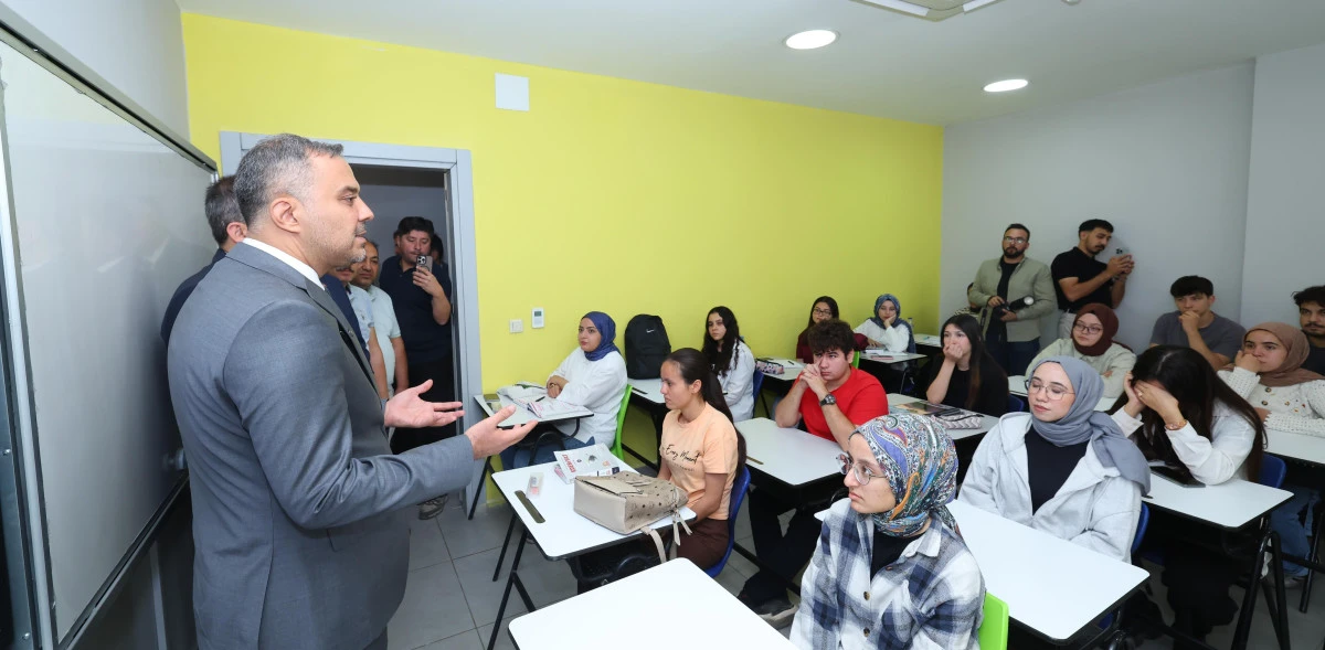 Başkan Toptaş, &Uuml;niversite Hazırlık Kursları&rsquo;nda yeni d&ouml;nemi başlattı! 