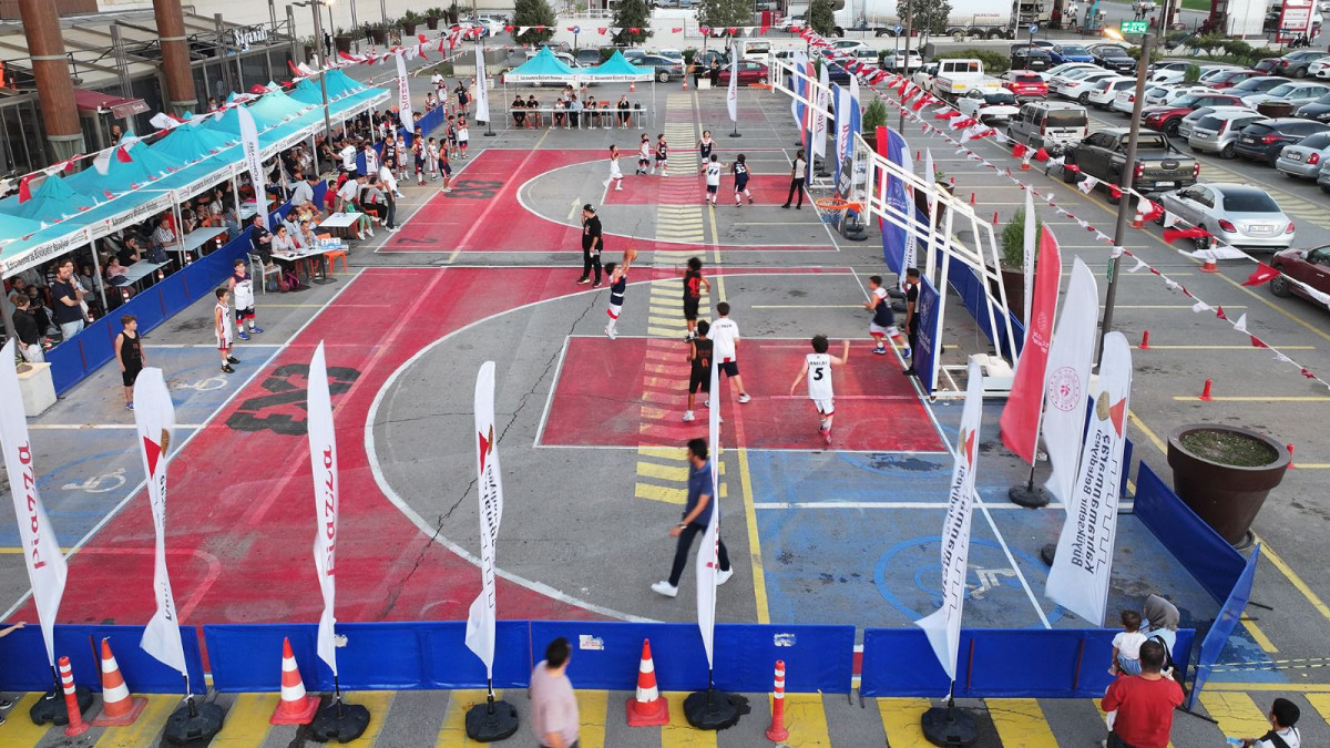 Basketbol Tutkunu Gençler Sahaya Çıktı, Kıyasıya Mücadeleler Başladı!