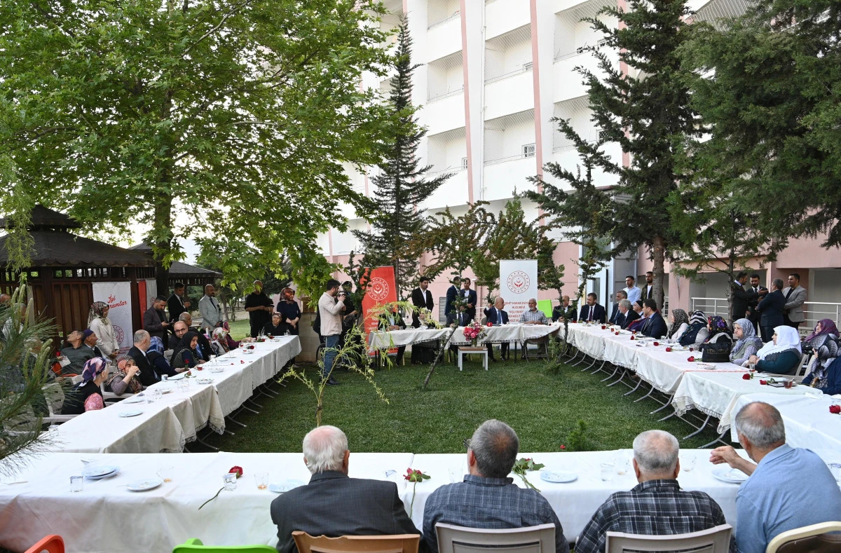 Bayram Coşkusu Şehrin Ulu &Ccedil;ınarlarıyla Paylaşıldı!