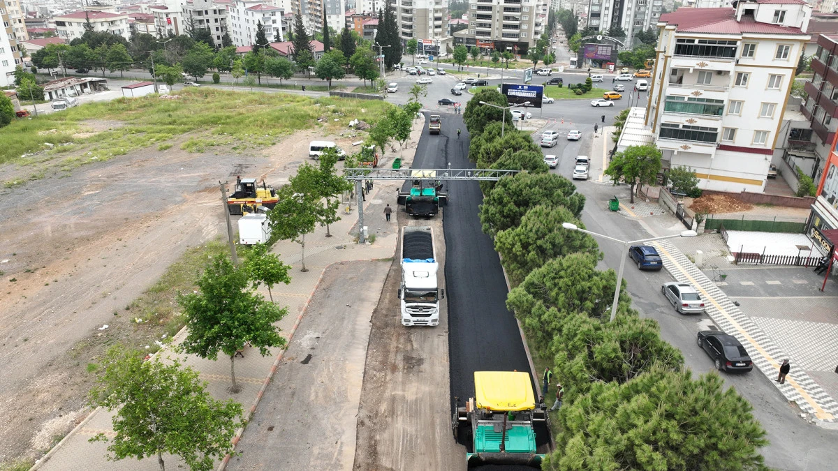 B&uuml;y&uuml;kşehir, Ahır Dağı Caddesi&rsquo;nde Asfalt Serimine Başladı!