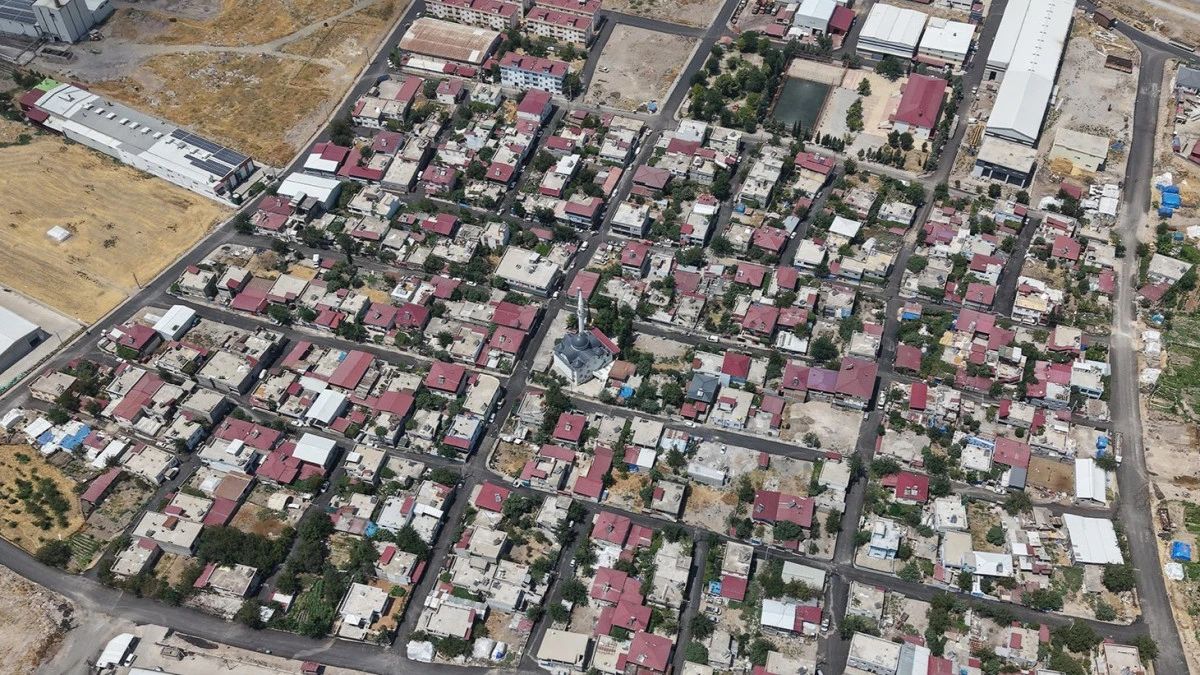 B&uuml;y&uuml;kşehir, Asfalt Mesaisini Yeni Haftada 4 İl&ccedil;e 16 Farklı Noktada S&uuml;rd&uuml;recek!