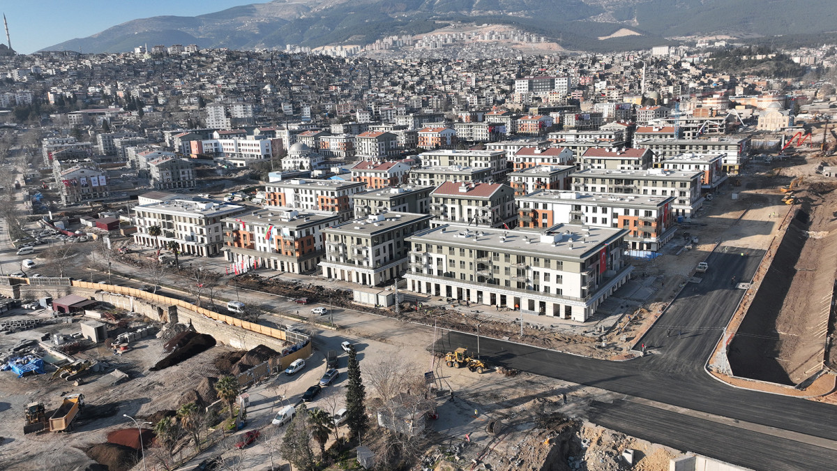 Büyükşehir, Azerbaycan Mahallesi’nde Yol Yapımını Sürdürüyor!