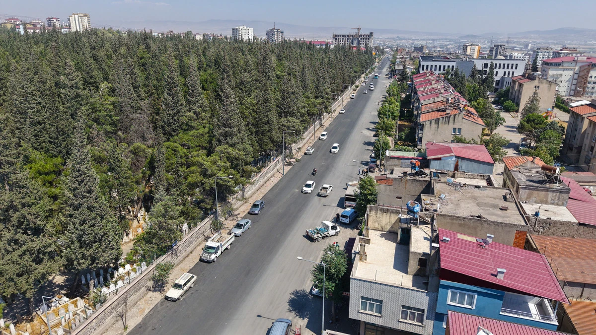 B&uuml;y&uuml;kşehir, Şeyh Adil ve Girne Caddelerini Sıcak Asfaltla Yeniledi!