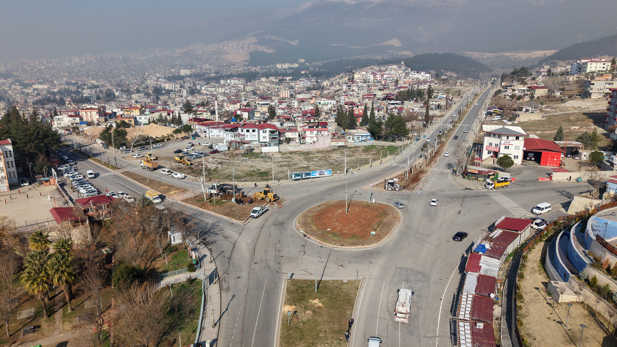 Büyükşehir, Sütçü İmam Kavşağı’nda Ulaşım Güvenliğini Artırıyor!