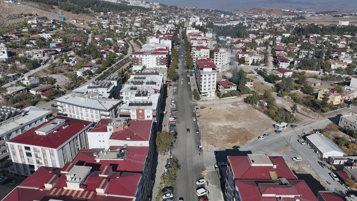 Büyükşehir, Türkoğlu’nda Mahir Ünal Caddesi’ni 11 Milyonluk Yatırımla Yeniledi!