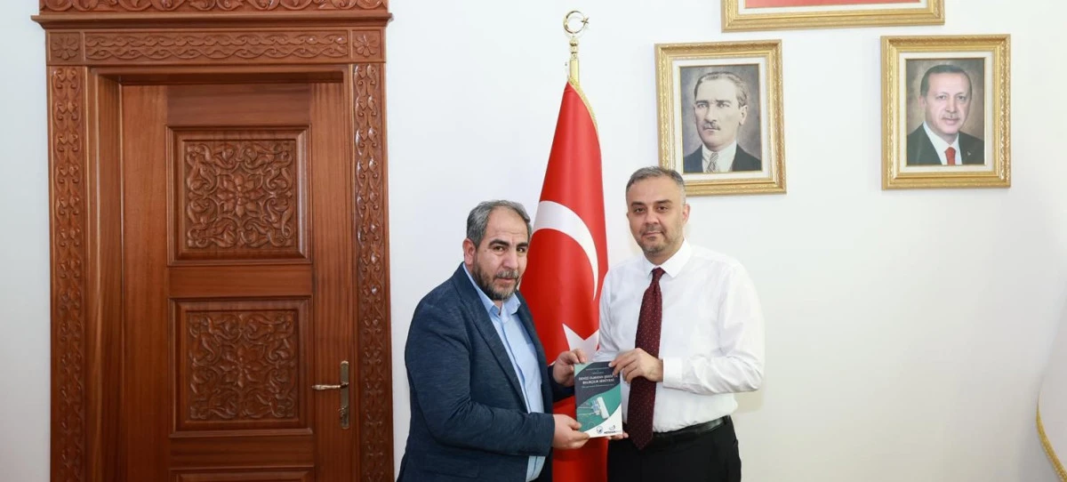 Denizi Olmayan Şehirden Balık&ccedil;ılık Ser&uuml;veni&rdquo; Kitabı Başkan Toptaş&rsquo;a Takdim Edildi!