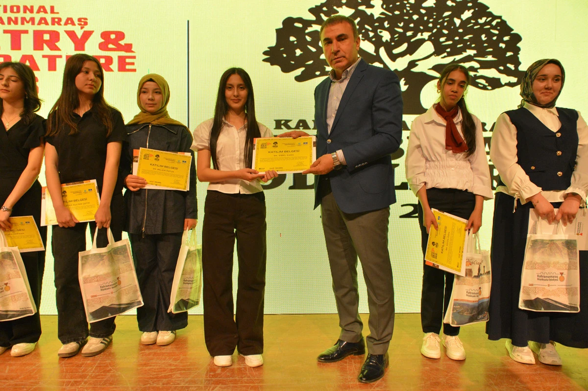 Edebiyatın Başkentinde Kalemler ve Sesler Yarıştı; Dereceye Girenler &Ouml;d&uuml;llendirildi!