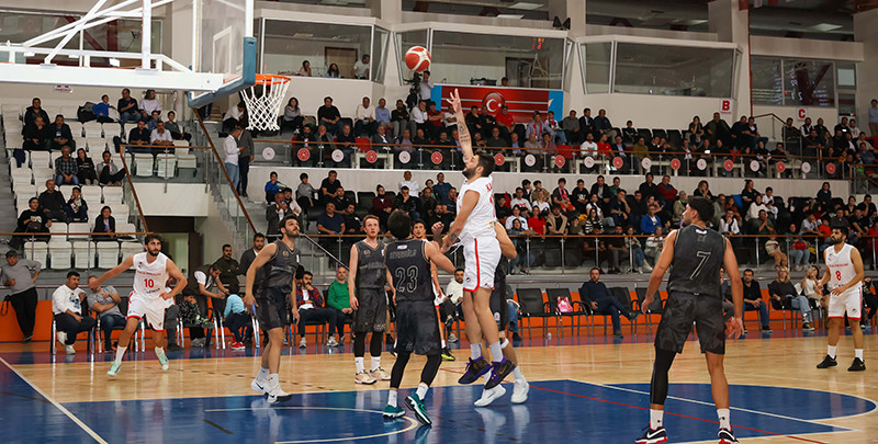 İstiklalspor Basketbol Takımı Fırtına Gibi Başladı! 