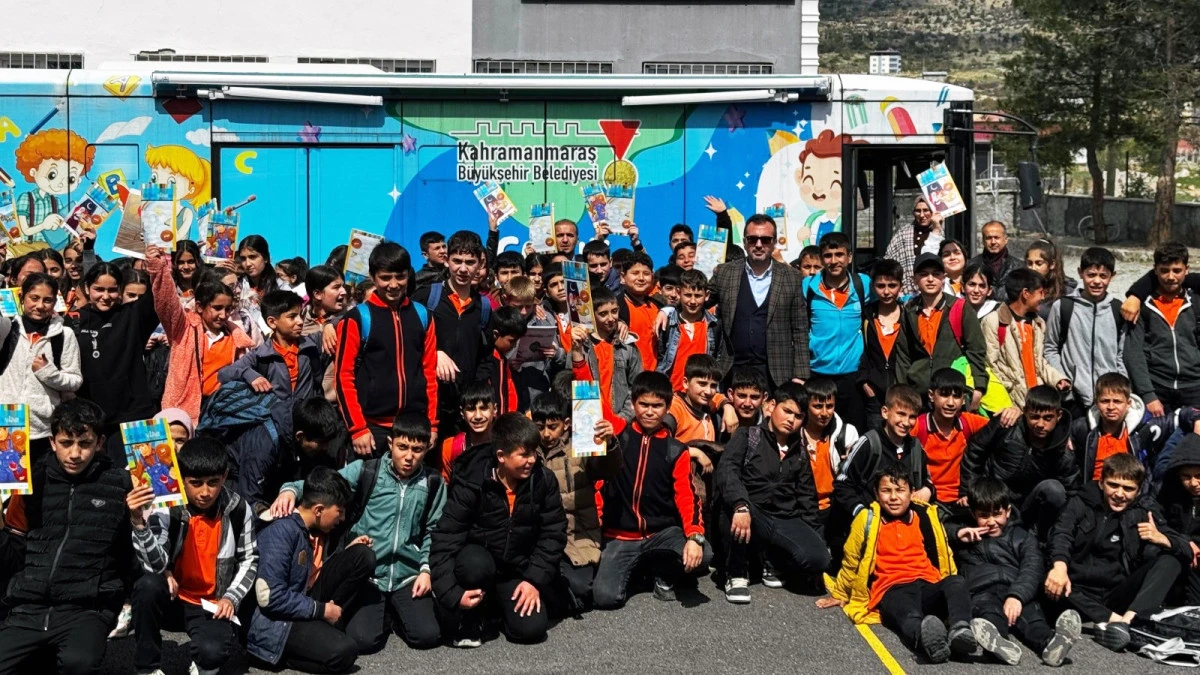 Mobil &Ccedil;ocuk K&uuml;t&uuml;phanesi, Minik Kalplere Kitap Sevgisi Aşılamaya Devam Ediyor!