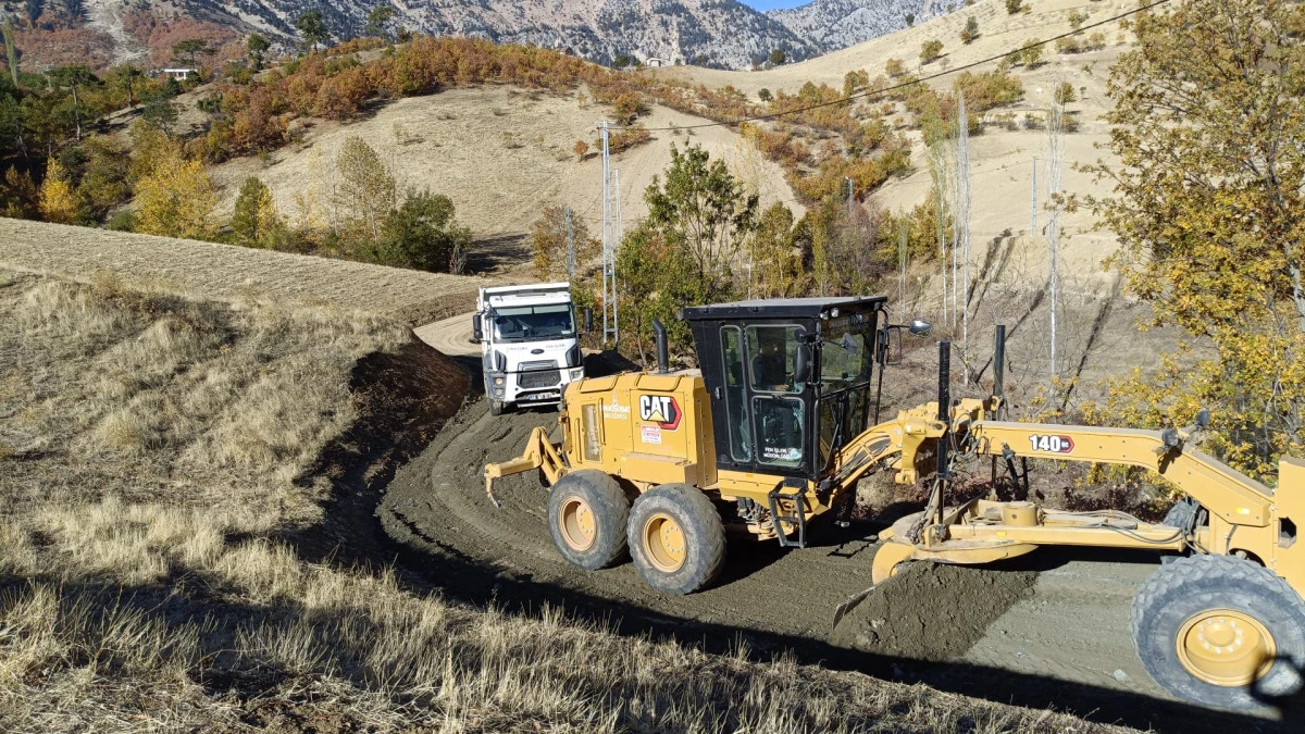 Onikişubat Belediyesi&rsquo;nden aynı anda 17 farklı kırsal mahalleye ulaşım yatırımı!