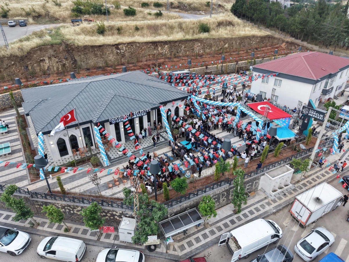 Onikişubat Belediyesi&rsquo;nin Kale Gen&ccedil;lik Merkezi yoğun katılımla hizmete a&ccedil;ıldı