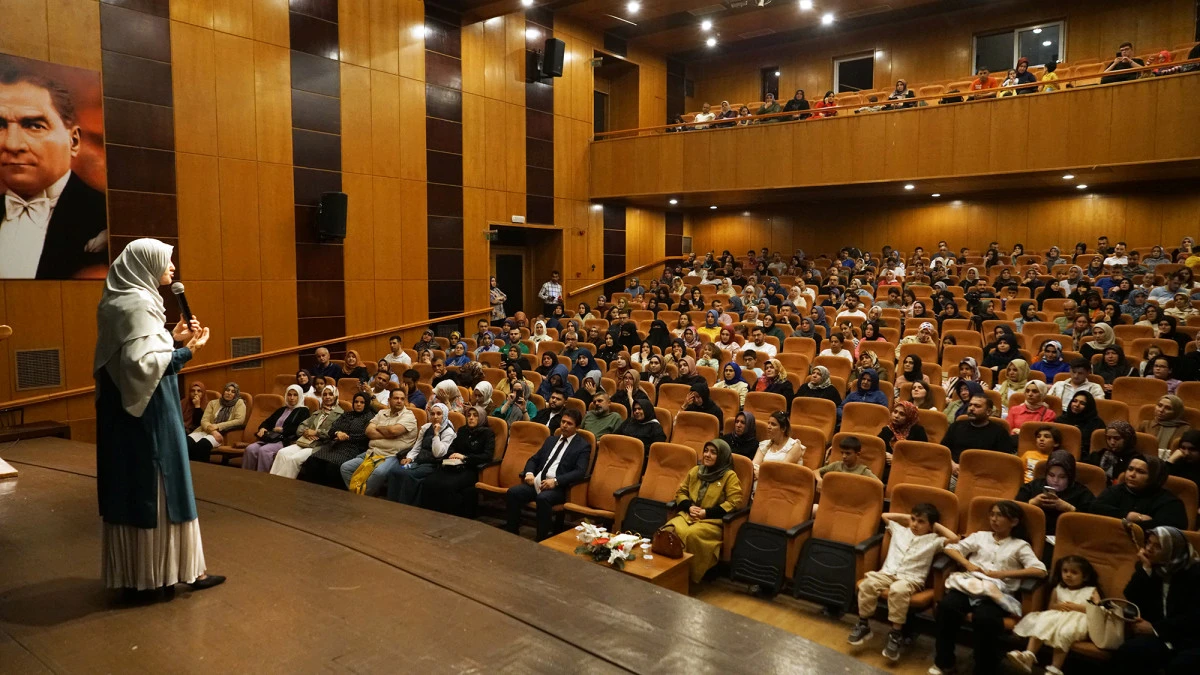 Saliha Erdim, Aile; İnsanın İlk Yuvası, İlk Okulu, En G&uuml;venli Limanıdır!