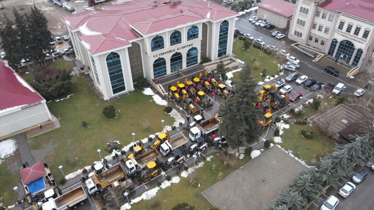 T&uuml;rkoğlu&rsquo;nda kar seferberliği vatandaştan tam not aldı!