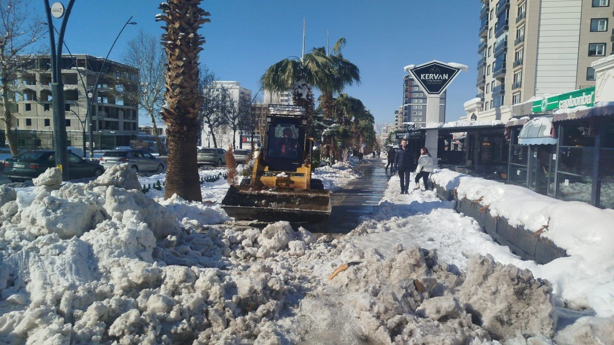 Yaya Trafiğinde G&uuml;venlik İ&ccedil;in B&uuml;y&uuml;kşehir&rsquo;den Yoğun Mesai!